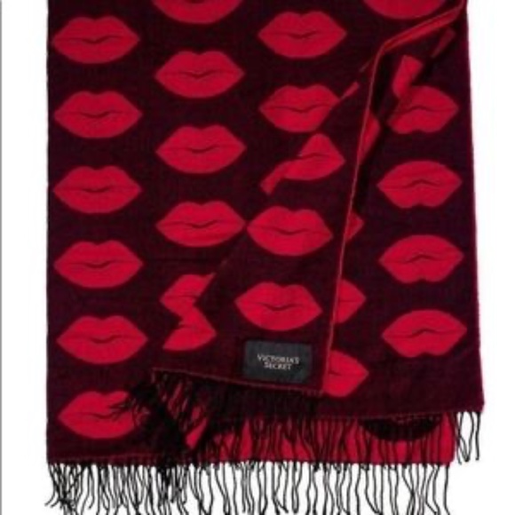 Victoria's Secret,  fringe red lips reversible throw blanket or wrap - Picture 4 of 8